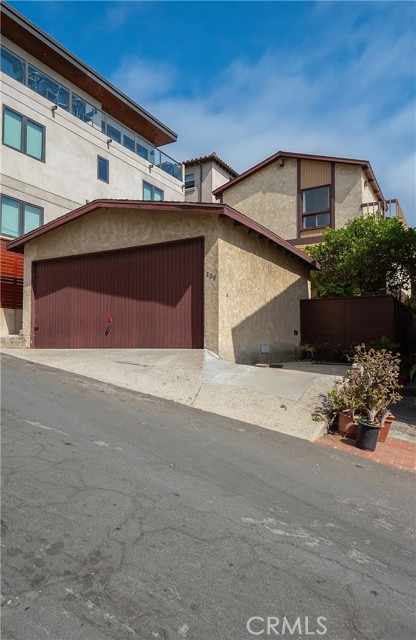 229 30th Street, Manhattan Beach, California 90266, 3 Bedrooms Bedrooms, ,1 BathroomBathrooms,Residential,Sold,30th,SB21138302
