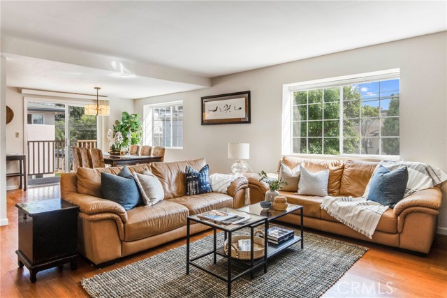 1427 12th Street, Manhattan Beach, California 90266, 2 Bedrooms Bedrooms, ,3 BathroomsBathrooms,Residential,Sold,12th,SB21102526