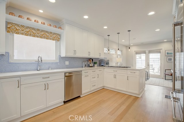 1124 1st Street, Hermosa Beach, California 90254, 4 Bedrooms Bedrooms, ,3 BathroomsBathrooms,Residential,Sold,1st,SB20124705