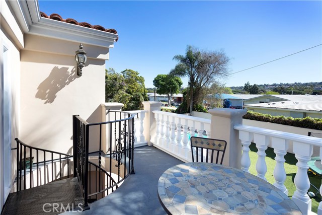 1407 Irena Avenue, Redondo Beach, California 90277, 5 Bedrooms Bedrooms, ,6 BathroomsBathrooms,Residential,Sold,Irena,SB20100486