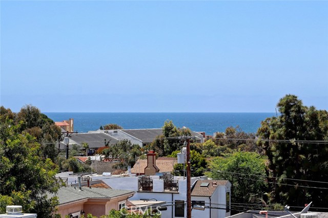 654 4th Street, Hermosa Beach, California 90254, 3 Bedrooms Bedrooms, ,2 BathroomsBathrooms,Residential,Sold,4th,SB18129520