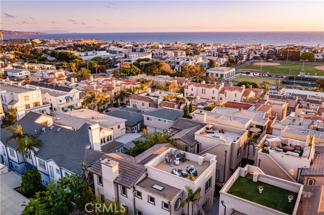 722 10th Street, Hermosa Beach, California 90254, 4 Bedrooms Bedrooms, ,3 BathroomsBathrooms,Residential,Sold,10th,SB21138377