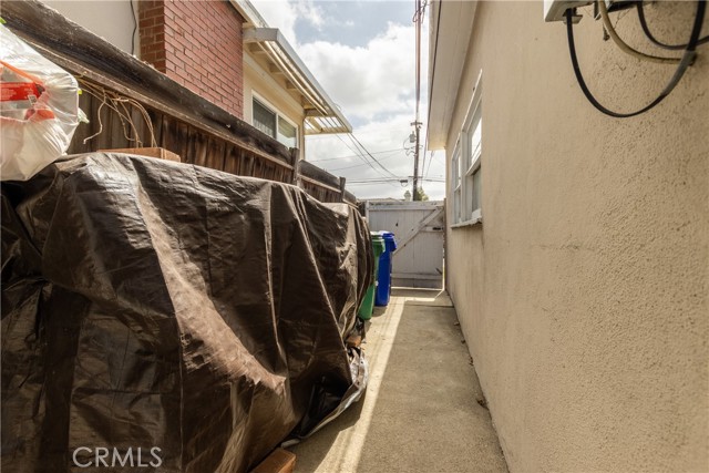 1023 1st Street, Manhattan Beach, California 90266, 2 Bedrooms Bedrooms, ,1 BathroomBathrooms,Residential,Sold,1st,SB21061855