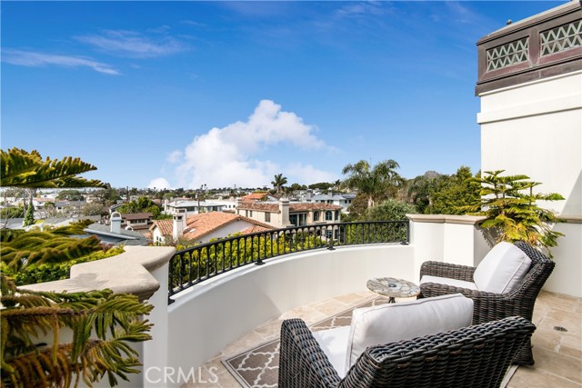 937 8th Street, Manhattan Beach, California 90266, 5 Bedrooms Bedrooms, ,5 BathroomsBathrooms,Residential,Sold,8th,SB21065307