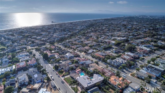 919 1st Street, Manhattan Beach, California 90266, 3 Bedrooms Bedrooms, ,2 BathroomsBathrooms,Residential,Sold,1st,SB17170070