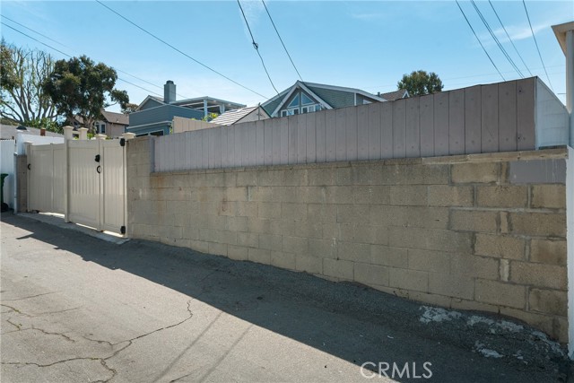 571 33rd Street, Manhattan Beach, California 90266, 2 Bedrooms Bedrooms, ,2 BathroomsBathrooms,Residential,Sold,33rd,SB21059997