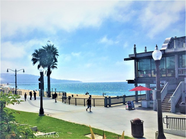 The Entry to The Pier and The Beach is Just Steps Away from the Residence. One could not ask for a Better Location, Offering So Many Year Round Amenities is Such a Beautiful Setting.