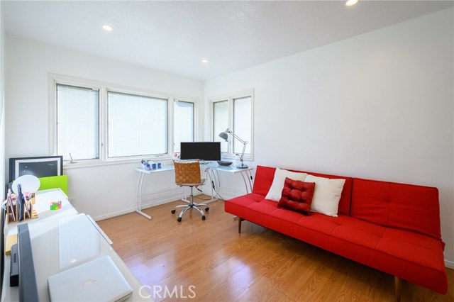 501 Green Lane, Redondo Beach, California 90278, 4 Bedrooms Bedrooms, ,2 BathroomsBathrooms,Residential,Sold,Green Lane,SB20035611