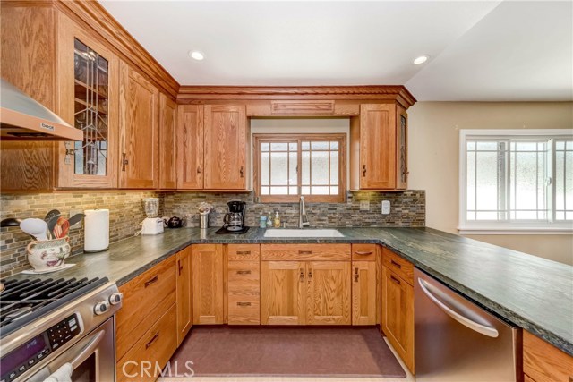 1525 Wollacott Street, Redondo Beach, California 90278, 3 Bedrooms Bedrooms, ,2 BathroomsBathrooms,Residential,Sold,Wollacott,SB19203035