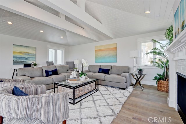 700 Loma Drive, Hermosa Beach, California 90254, 3 Bedrooms Bedrooms, ,3 BathroomsBathrooms,Residential,Sold,Loma,SB18137113