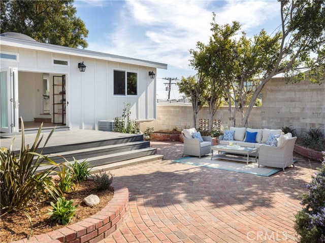 707 Redondo Ave, Manhattan Beach, California 90266, 4 Bedrooms Bedrooms, ,2 BathroomsBathrooms,Residential,Sold,Redondo Ave,SB20032666