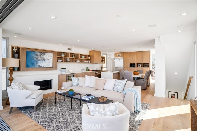 121 2nd Street, Hermosa Beach, California 90254, 4 Bedrooms Bedrooms, ,4 BathroomsBathrooms,Residential,Sold,2nd,SB19073415