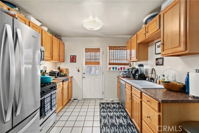 Downstairs unit kitchen