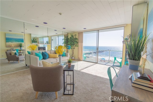 615 Esplanade, Redondo Beach, California 90277, 1 Bedroom Bedrooms, ,1 BathroomBathrooms,Residential,Sold,Esplanade,SB18186374