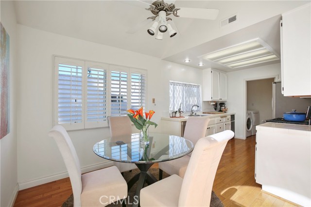 1909 Mathews Avenue, Redondo Beach, California 90278, 3 Bedrooms Bedrooms, ,2 BathroomsBathrooms,Residential,Sold,Mathews,SB19226291