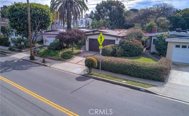 2132 Ardmore Avenue, Manhattan Beach, California 90266, 5 Bedrooms Bedrooms, ,2 BathroomsBathrooms,Residential,Sold,Ardmore,SB18050681