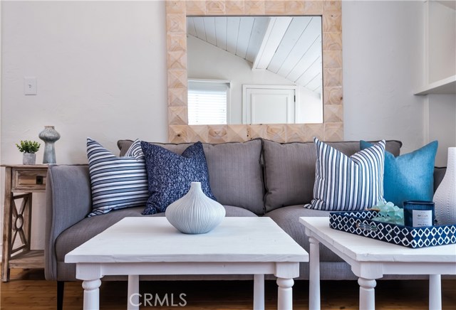 325 4th Street, Manhattan Beach, California 90266, 2 Bedrooms Bedrooms, ,1 BathroomBathrooms,Residential,Sold,4th,SB19080126