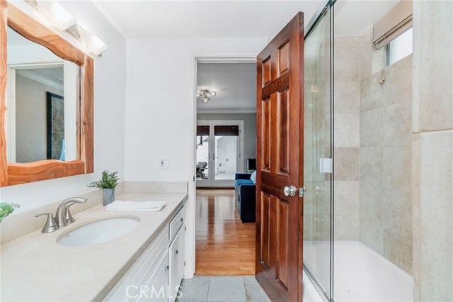 Lower level Jack and Jill full bathroom.