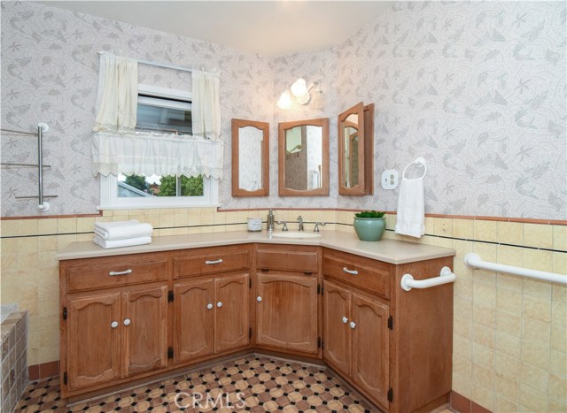 727 Avenue B, Redondo Beach, California 90277, 2 Bedrooms Bedrooms, ,1 BathroomBathrooms,Residential,Sold,Avenue B,SB20142924
