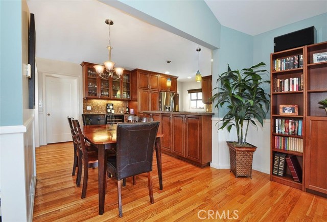 Oh what a lovely new Kitchen with adjacent Dining!