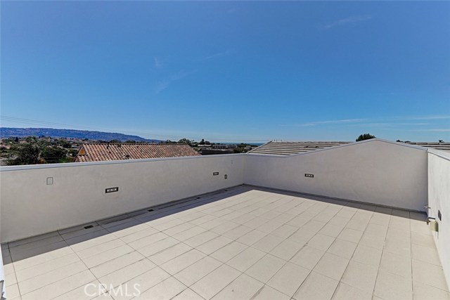 404 Lucia, Redondo Beach, California 90277, 4 Bedrooms Bedrooms, ,3 BathroomsBathrooms,Residential,Sold,Lucia,SB17221767