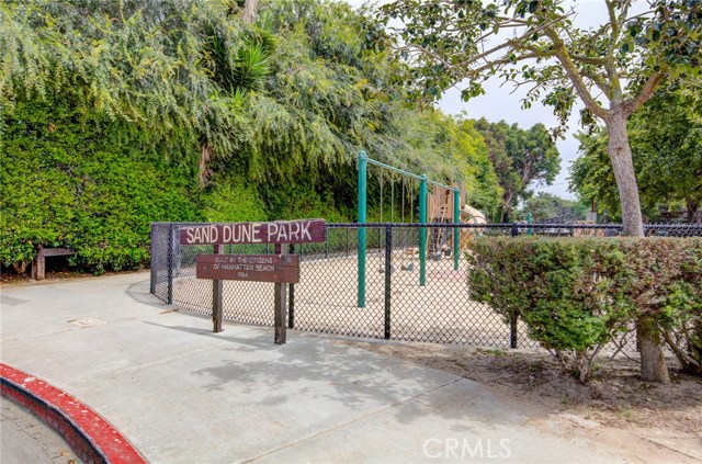 590 33rd Street, Manhattan Beach, California 90266, 3 Bedrooms Bedrooms, ,2 BathroomsBathrooms,Residential,Sold,33rd,SB19174873