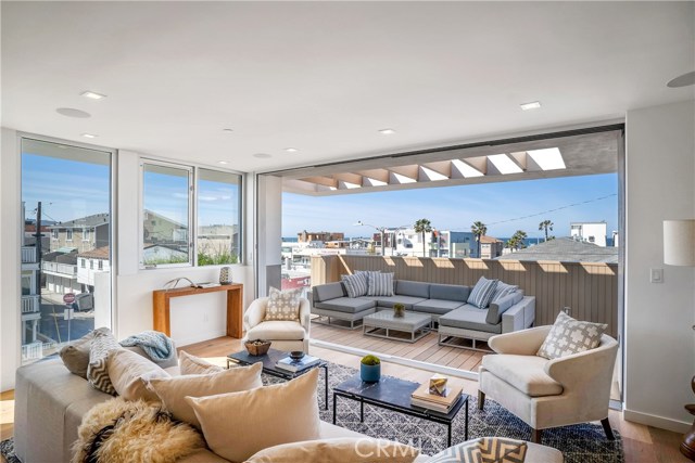 121 2nd Street, Hermosa Beach, California 90254, 4 Bedrooms Bedrooms, ,4 BathroomsBathrooms,Residential,Sold,2nd,SB19073415