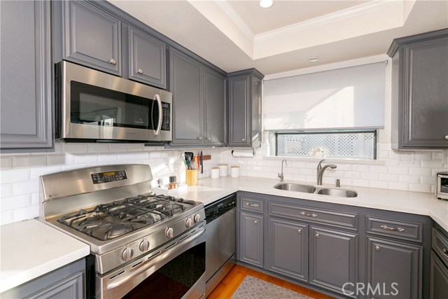 2408 Rockefeller Lane, Redondo Beach, California 90278, 3 Bedrooms Bedrooms, ,2 BathroomsBathrooms,Residential,Sold,Rockefeller,SB19003633