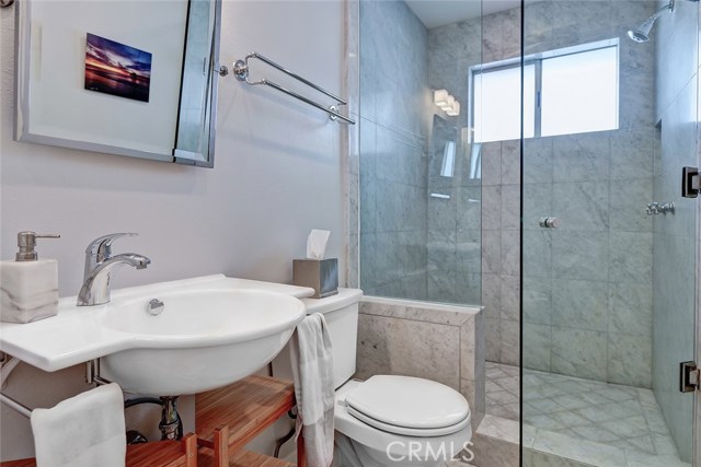 1212 Elm Avenue, Manhattan Beach, California 90266, 3 Bedrooms Bedrooms, ,2 BathroomsBathrooms,Residential,Sold,Elm,SB19051090