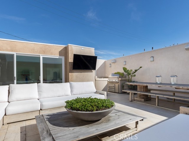 410 31st Street, Manhattan Beach, California 90266, 3 Bedrooms Bedrooms, ,2 BathroomsBathrooms,Residential,Sold,31st,SB20024556