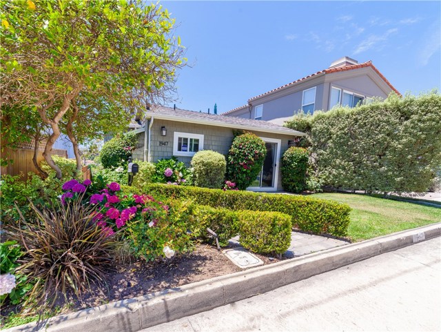 1947 Ava Avenue, Hermosa Beach, California 90254, 2 Bedrooms Bedrooms, ,2 BathroomsBathrooms,Residential,Sold,Ava,SB19162178