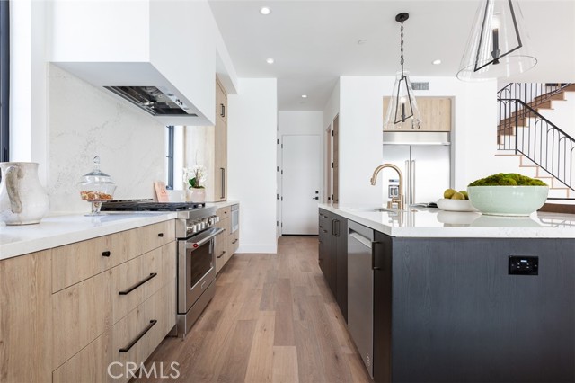 2003 Gates Avenue, Redondo Beach, California 90278, 4 Bedrooms Bedrooms, ,4 BathroomsBathrooms,Residential,Sold,Gates,SB21078366