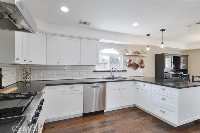 2013 Curtis Avenue, Redondo Beach, California 90278, 3 Bedrooms Bedrooms, ,1 BathroomBathrooms,Residential,Sold,Curtis,SB21099383