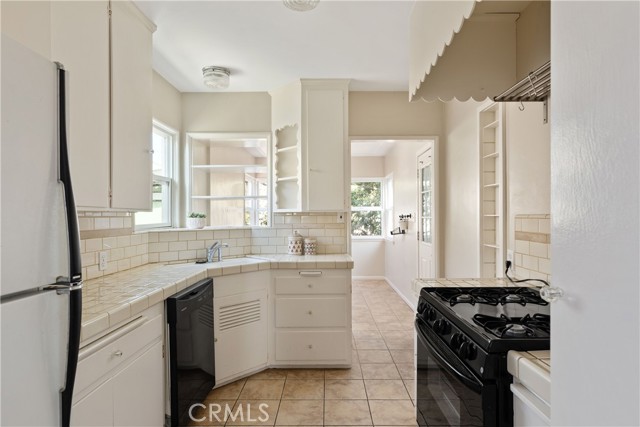 413 5th Street, Manhattan Beach, California 90266, 4 Bedrooms Bedrooms, ,2 BathroomsBathrooms,Residential,Sold,5th,SB21054746
