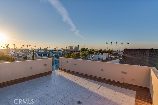 607 Guadalupe Avenue, Redondo Beach, California 90277, 4 Bedrooms Bedrooms, ,4 BathroomsBathrooms,Residential,Sold,Guadalupe,PV18043170