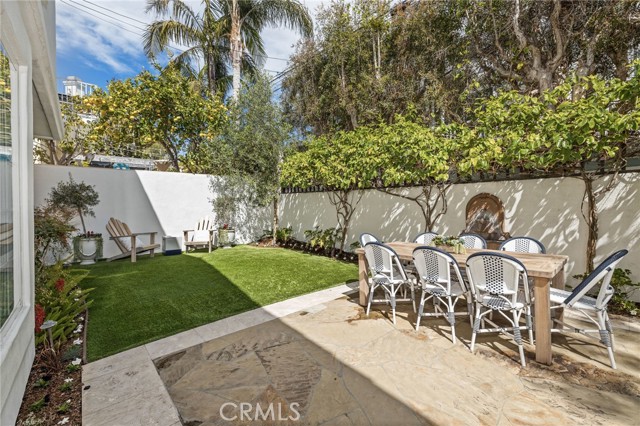 2200 Elm Avenue, Manhattan Beach, California 90266, 4 Bedrooms Bedrooms, ,3 BathroomsBathrooms,Residential,Sold,Elm,SB21076957