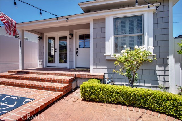 329 4th Street, Manhattan Beach, California 90266, 3 Bedrooms Bedrooms, ,2 BathroomsBathrooms,Residential,Sold,4th,SB20090773