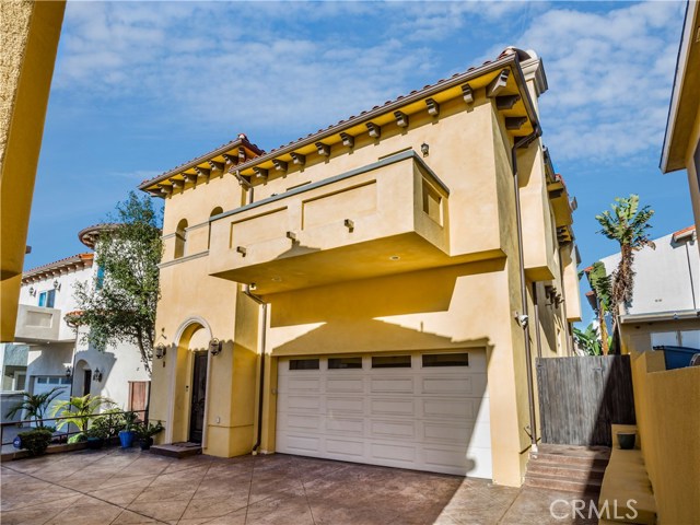 202 Irena Avenue, Redondo Beach, California 90277, 3 Bedrooms Bedrooms, ,3 BathroomsBathrooms,Residential,Sold,Irena,SB19148601