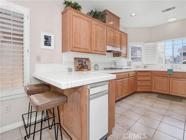 look at this cute high top breakfast bar 
