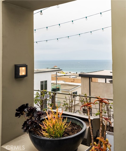 220 16th Street, Manhattan Beach, California 90266, 5 Bedrooms Bedrooms, ,4 BathroomsBathrooms,Residential,Sold,16th,SB19113245