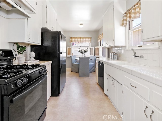 1311 Helberta Avenue, Redondo Beach, California 90277, 4 Bedrooms Bedrooms, ,1 BathroomBathrooms,Residential,Sold,Helberta,PV21135896