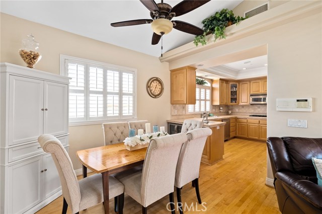 Dining room with ceiling fan