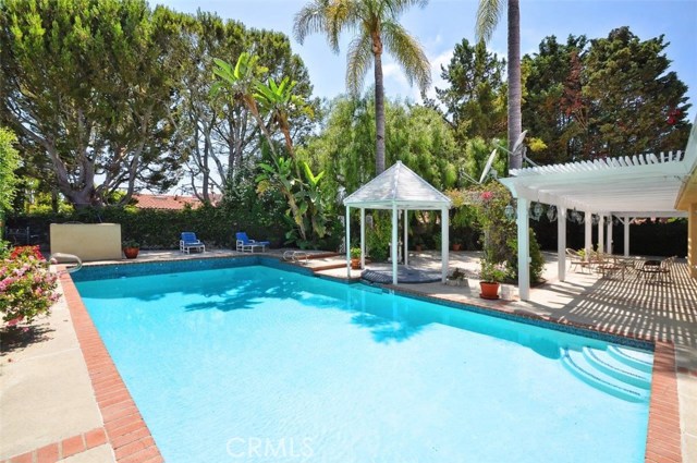 Swimming Pool & Gazebo over Spa