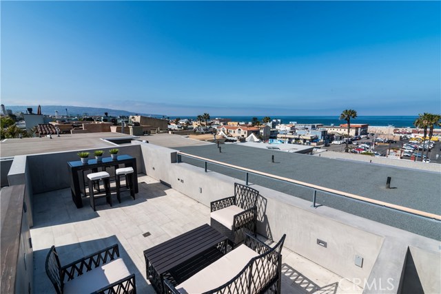 1121 Manhattan Ave, Hermosa Beach, California 90254, 4 Bedrooms Bedrooms, ,2 BathroomsBathrooms,Residential,Sold,Manhattan Ave,SB18116434
