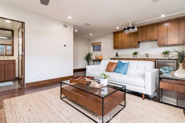 2131 Hermosa Avenue, Hermosa Beach, California 90254, 4 Bedrooms Bedrooms, ,4 BathroomsBathrooms,Residential,Sold,Hermosa,SB19016177