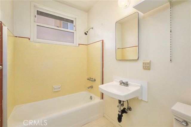 Unit B - Bathroom