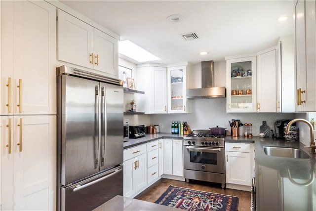 2200 Wendy Way, Manhattan Beach, California 90266, 4 Bedrooms Bedrooms, ,2 BathroomsBathrooms,Residential,Sold,Wendy,SB19107954