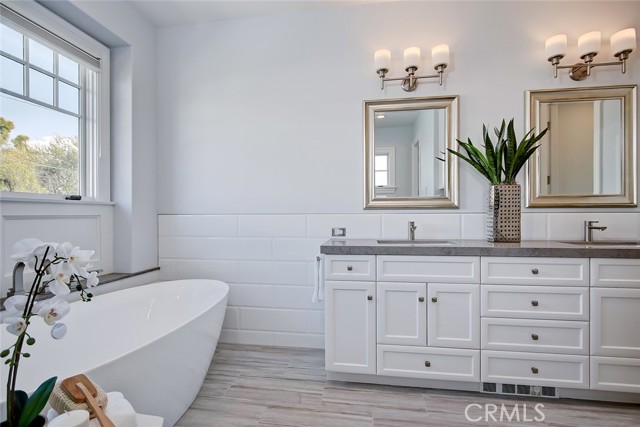 1900 Lynngrove Drive, Manhattan Beach, California 90266, 5 Bedrooms Bedrooms, ,2 BathroomsBathrooms,Residential,Sold,Lynngrove,SB21039108