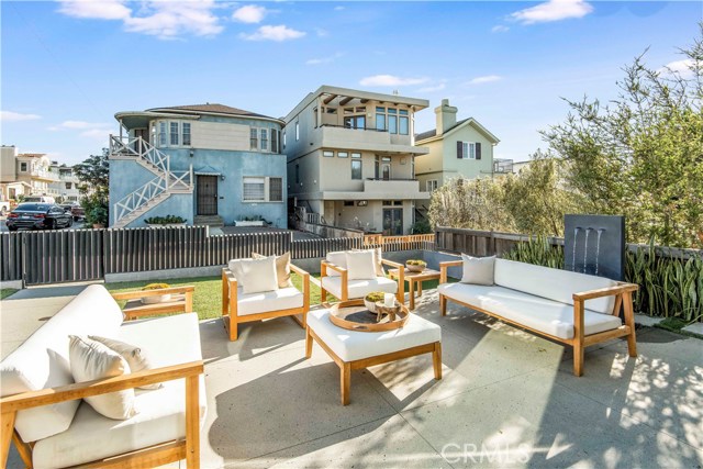 235 4th Street, Manhattan Beach, California 90266, 4 Bedrooms Bedrooms, ,4 BathroomsBathrooms,Residential,Sold,4th,SB20176735