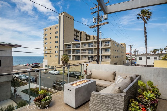 110 Avenue B, Redondo Beach, California 90277, 4 Bedrooms Bedrooms, ,4 BathroomsBathrooms,Residential,Sold,Avenue B,SB19078310